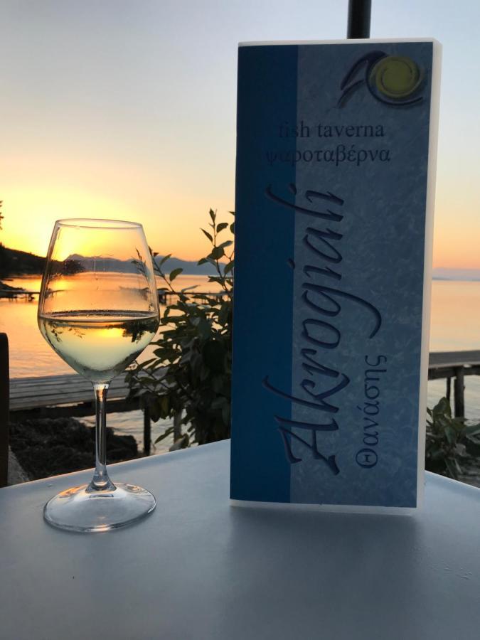 Akrogiali Πανσιόν Μπούκαρι