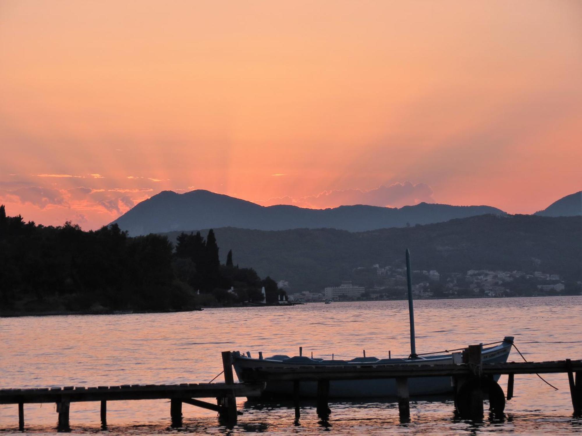 Πανσιόν Akrogiali *